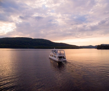 Mont-Tremblant: crociera panoramica guidata sul lago