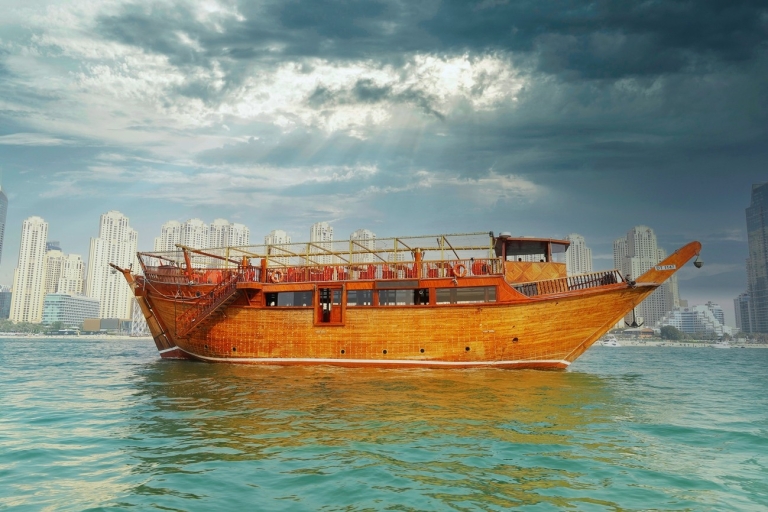 Traditionelle Dhau-Dinner-Kreuzfahrt im Hafen von Dubai