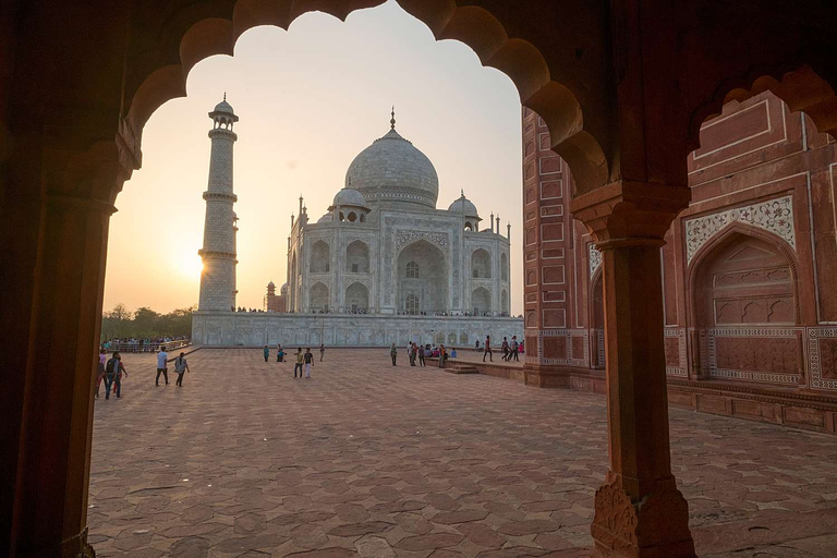 Desde Nueva Delhi: Excursión Privada en Coche por el Taj Mahal y el Fuerte de AgraCoche privado con conductor y guía turístico