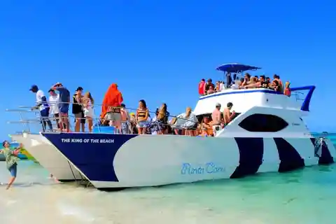 Punta Cana: Party Boat with snorkel and open bar included