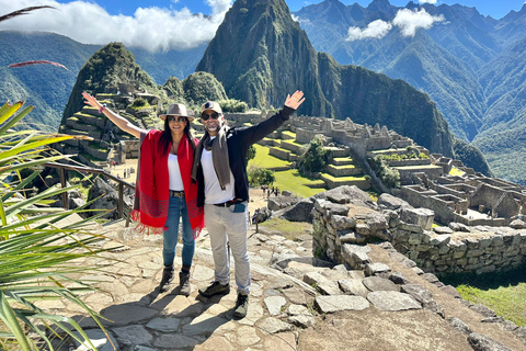 Machu Picchu con valle sagradoświęta dolina z machu picchu