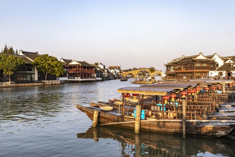 Shanghai: Ciudad acuática de Zhujiajiao con opción de traslado al aeropuertoAfueras/Aeropuerto/Puerto de cruceros: Guía, coche, entradas y comida