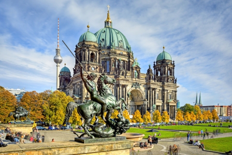 Berlin abseits der ausgetretenen Pfade Private Guided Walking Tour4-Stunden: Global Stone, W. Monument & Holocaust Memorial Tour