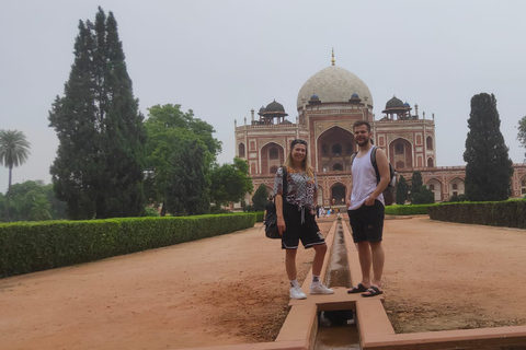 Desde Delhi: Visita a la Vieja y Nueva Delhi en coche de lujo con almuerzoTransporte de lujo y guía turístico profesional.