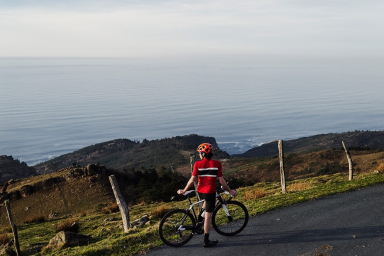 "CARESSING THE SEA" Road cycling guided tour.