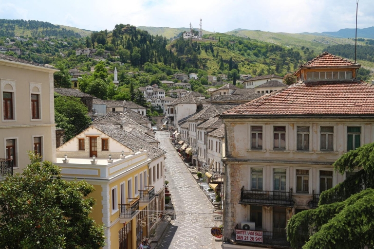 Au départ de Tirana et Durres : Visite privée de Gjirokaster et Blue EyeCircuit partagé Capacité minimale requise
