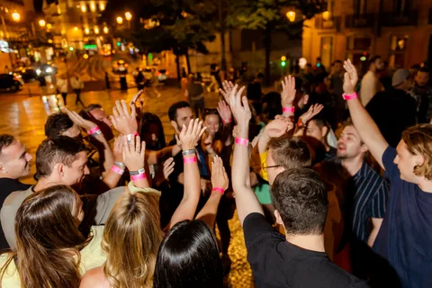 Lisbon Premium Pubcrawl: 1h de Open Bar, Shots, Entrada no Clube VIP