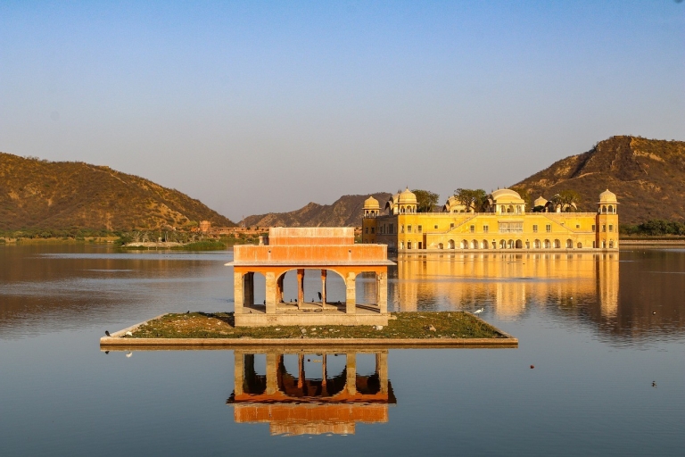 Private ganztägige Jaipur Stadtrundfahrt von Delhi aus mit dem AutoAuto, Fahrer, Reiseführer, Eintrittskarten für Denkmäler inbegriffen