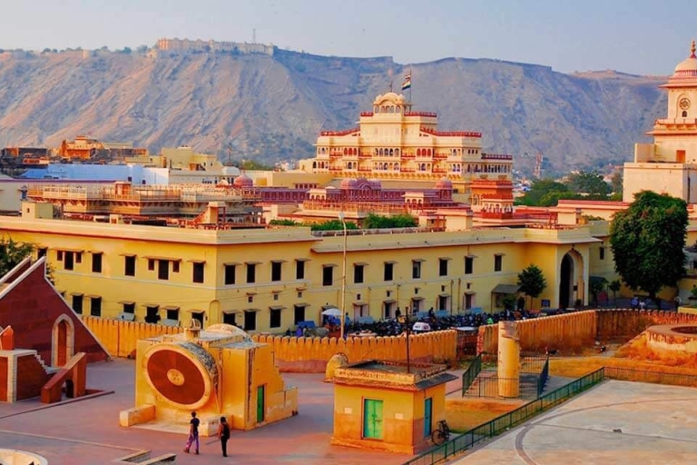 Visita Privada de Día Completo a la Ciudad de Jaipur desde Delhi en CocheCoche Conductor, Servicios de Guía