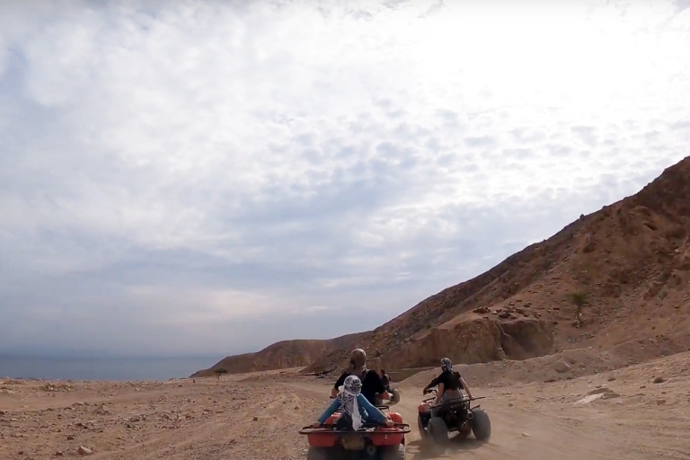 Von Sharm aus: Dahab, Jeep, Canyon, Kamel, Quad & Schnorchel Tour