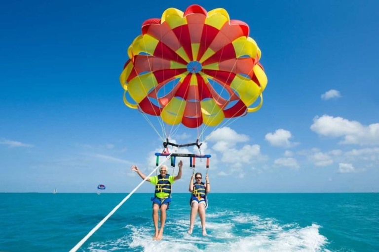 Baie de Makadi : Bateau en verre et parachute ascensionnel avec sports nautiques
