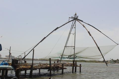 Fuerte Kochi y Ciudad Judía a pie, en tuk tuk y autobús públicoGrupo de hasta 6 Fort Kochi y Jewish Town en Tuk tuk, Autobús público