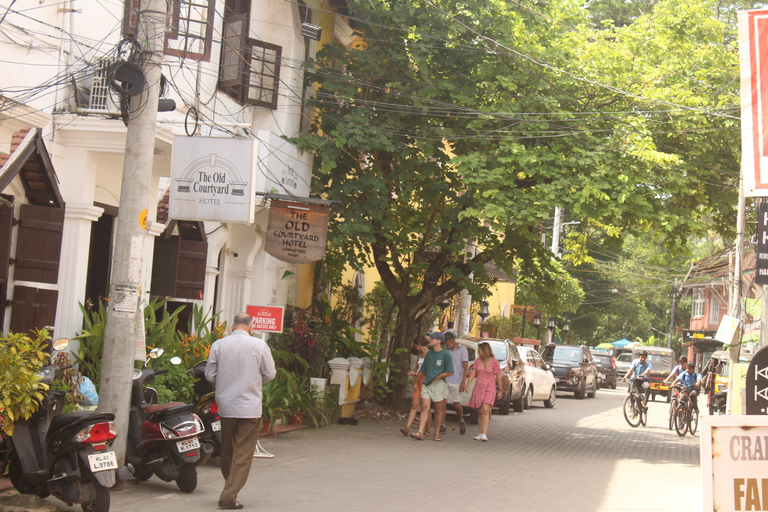 Fort Kochi i miasto żydowskie pieszo, tuk tukiem i autobusem publicznymZgrupuj do 6 osób Fort Kochi i żydowskie miasto w Tuk tuk, autobusem publicznym