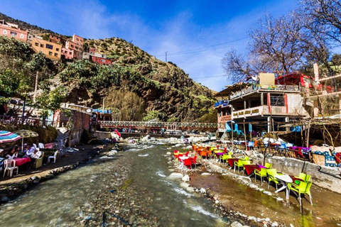 De Marrakech: Excursão de meio dia para as Montanhas Atlas e Ourika