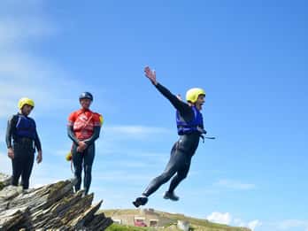 Newquay: Coasteering