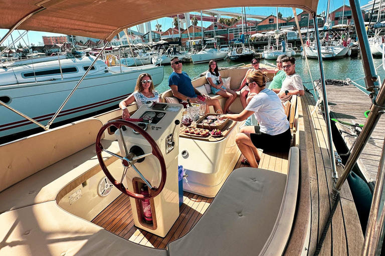 Lisbon Exclusive Sunset Cruise – Pizza, Open Bar & Dolphins Lisbon: Sunset Cruise–Pizza, Open Bar & Dolphins 2h