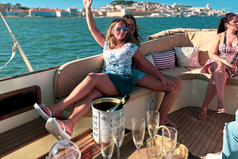 Lisbon Exclusive Sunset Cruise – Pizza, Open Bar & Dolphins Lisbon: Sunset Cruise–Pizza, Open Bar & Dolphins 2h