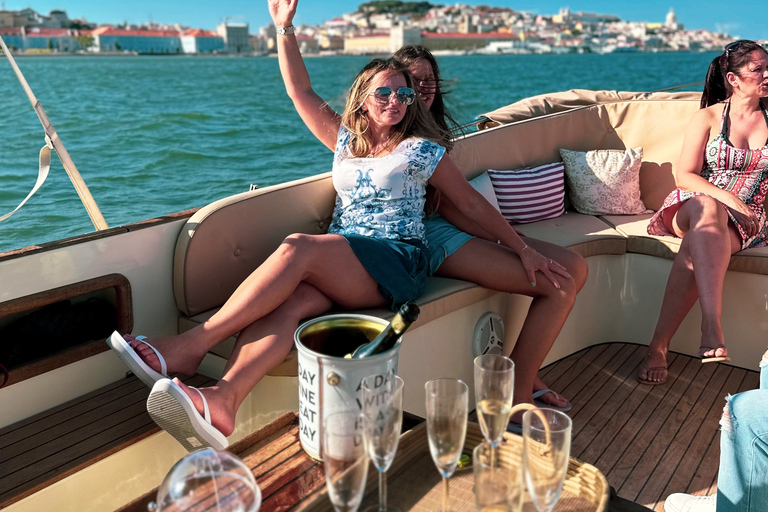 Lisbon Exclusive Sunset Cruise – Pizza, Open Bar & Dolphins Lisbon: Sunset Cruise–Pizza, Open Bar & Dolphins 2h