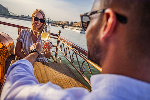 Budapest : Croisière historique avec boisson de bienvenueCroisière historique de jour avec Tokaj Premium Frizzante