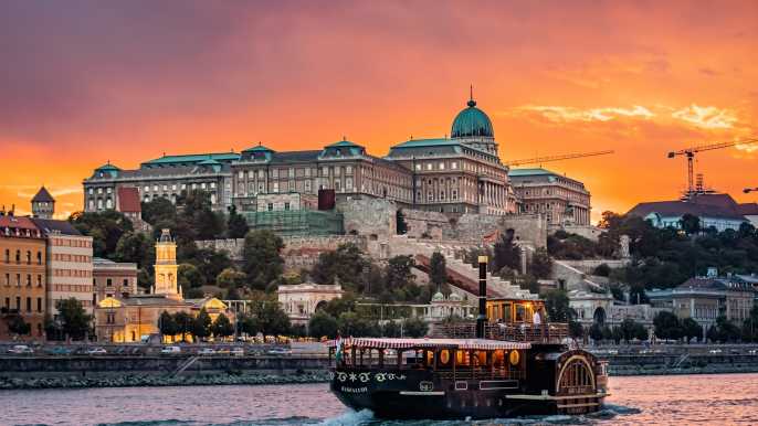 Budapest: Crucero Histórico con Bebida de Bienvenida