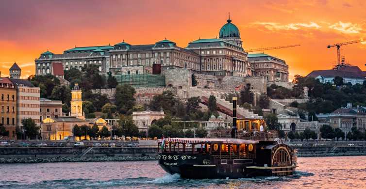 Budapest: Historische Kreuzfahrt mit Begrüßungsgetränk