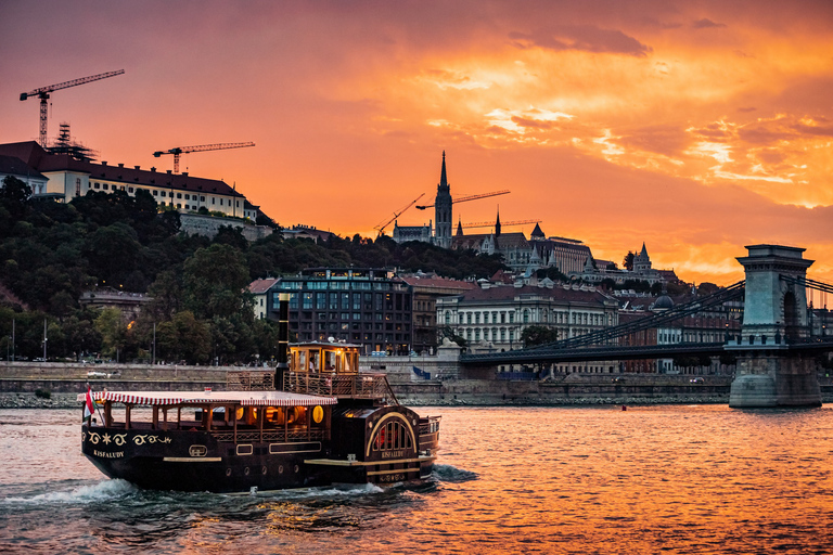 Budapest: Historic Cruise with Welcome Drink Historical Daytime Cruise with Tokaj Premium Frizzante