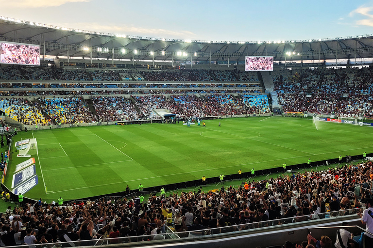 Río de Janeiro: Partido de fútbol con ticket de entrada y transporte