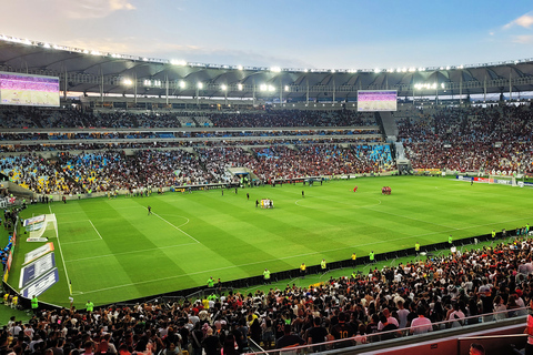 Río de Janeiro: Partido de fútbol con ticket de entrada y transporte