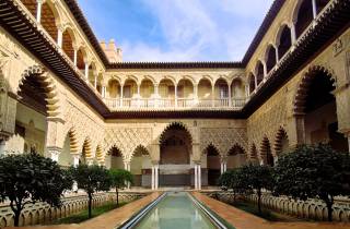 Sevilla: Kleingruppentour mit Führung durch den Alcázar mit Ticket