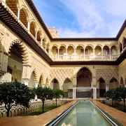 Seville: Small-Group Alcázar Guided Tour & Entry Ticket