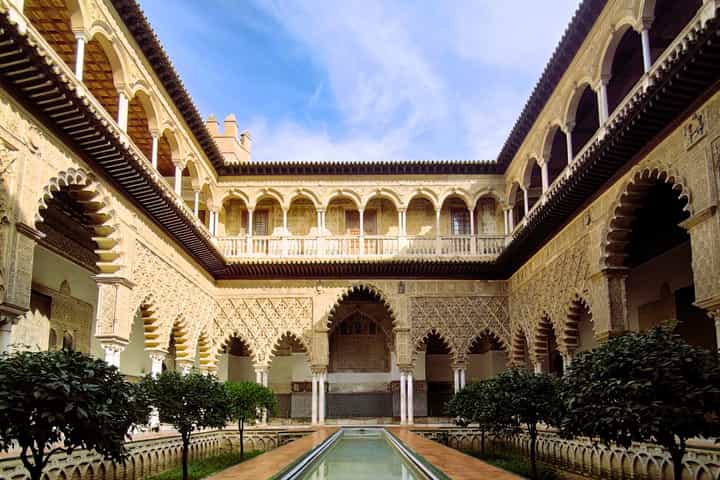 Seville: Small-Group Alcázar Guided Tour & Entry Ticket