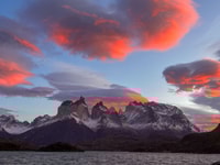 Journée complète Torres del Paine + Cueva del Milodon - Housity