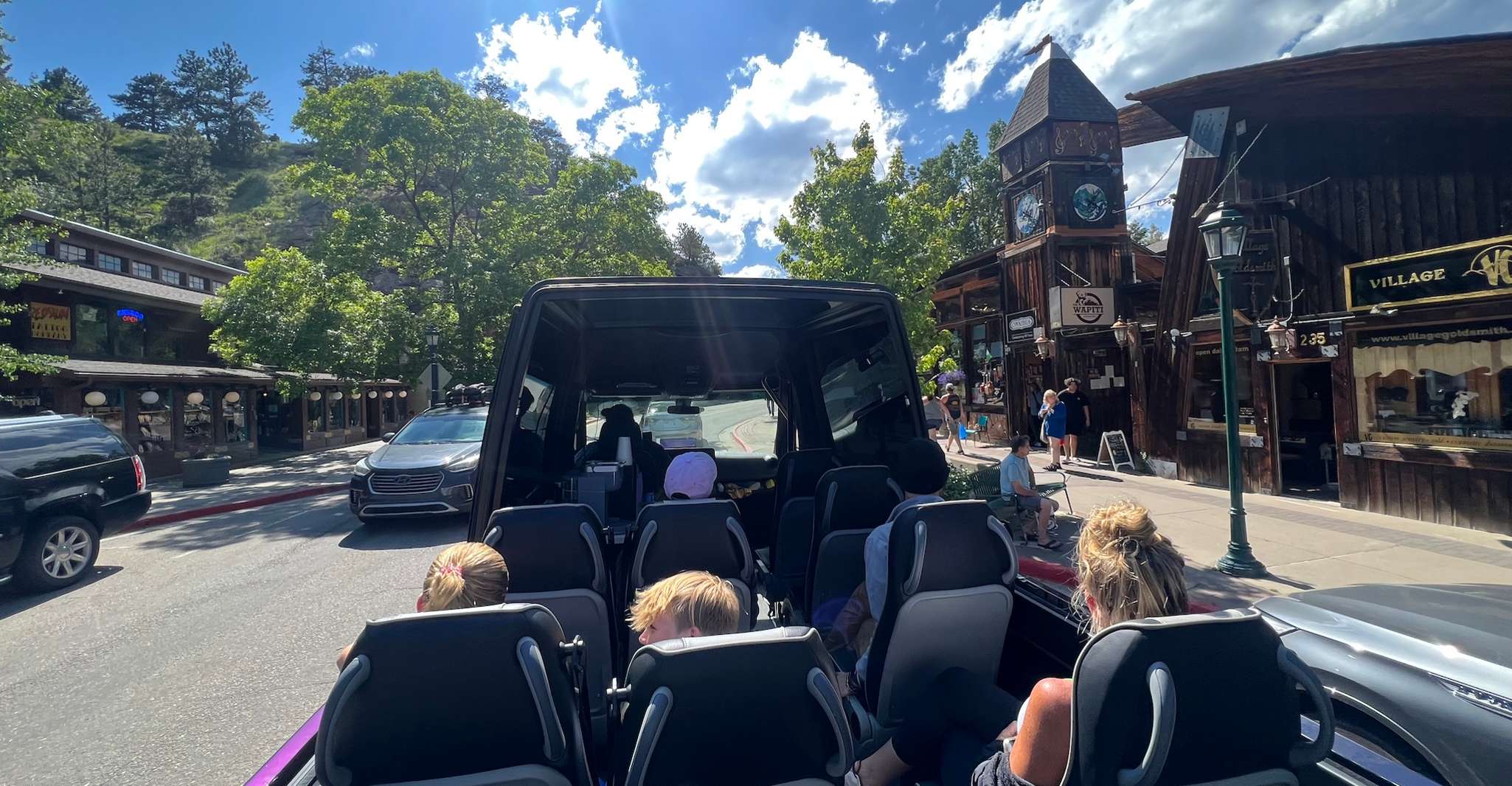 Estes Park, Rocky Mountain NP Glass-Top Guided Morning Tour yakınındaki oteller - Hizvo