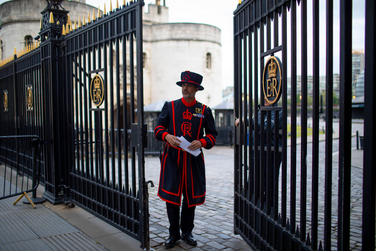 Tower of London After Hours with Beefeater & Keys Ceremony