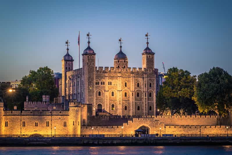 ロンドンロンドン塔時間外ツアーとキーセレモニー | GetYourGuide