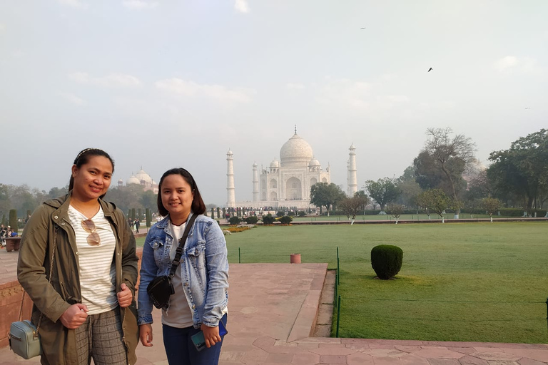 Visite tout compris du Taj Mahal au lever du soleil et du fort d'Agra au départ de DelhiTransport et guide uniquement