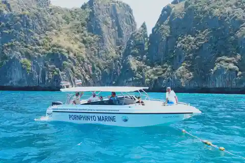 From Phuket: James Bond & Phi Phi Islands Private Boat Tour