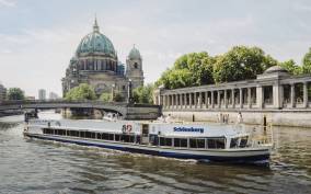 Berlin: Sightseeing Cruise from Berlin Main Station