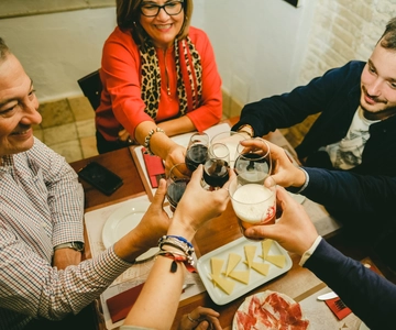 Seville: Small Group Jewish Quarter Tour with Tapas & Drinks