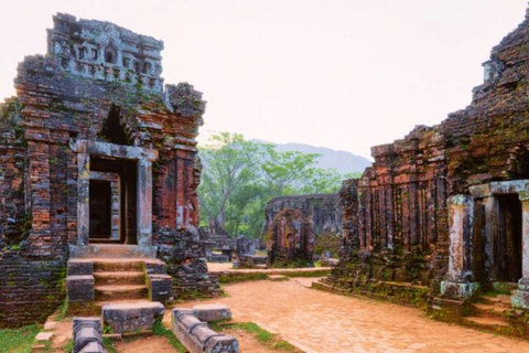 Desde Hoi An: Explora la Tierra Santa de My Son y la puesta de sol en el río