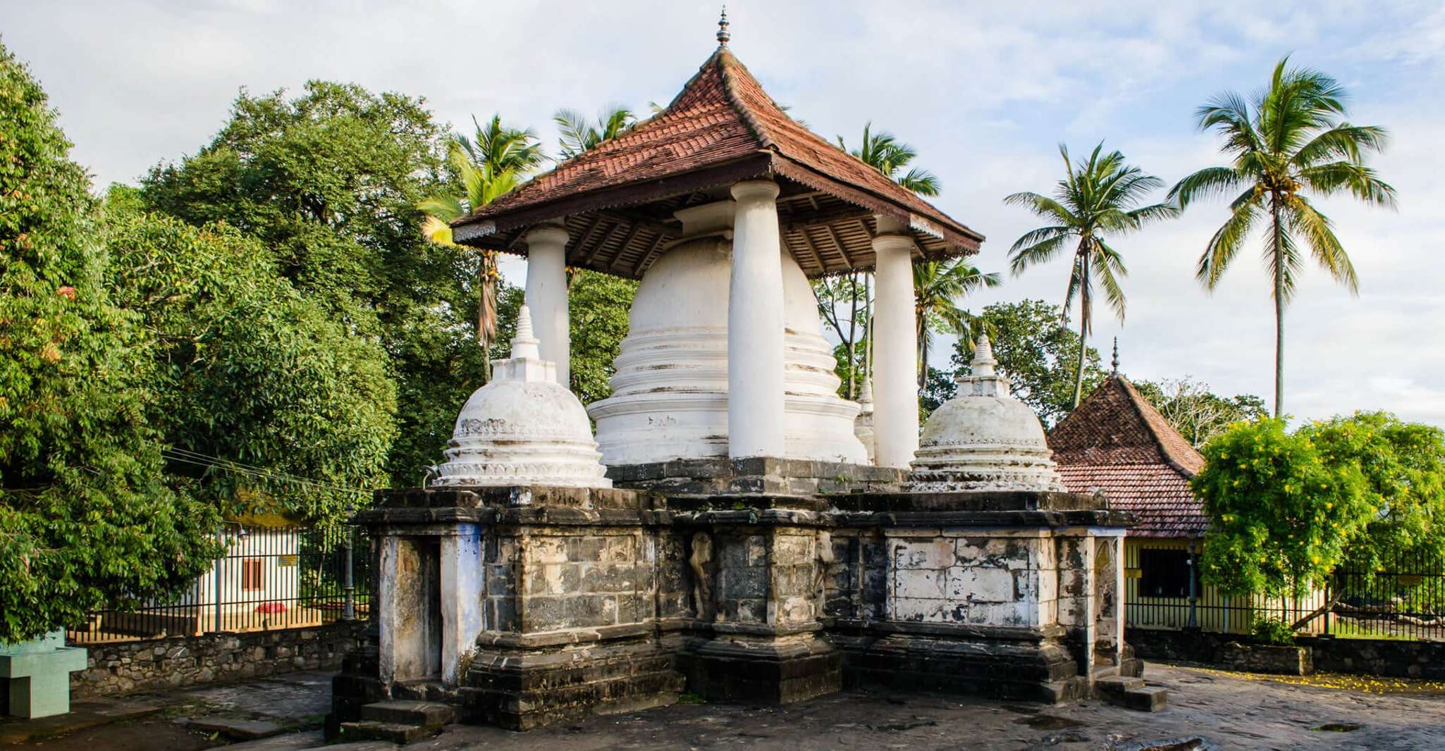 Drei Tempel Schleife in Kandy Tagestour von Tuk Tuk - Hizvo