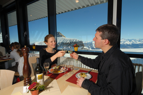 Excursión en grupo reducido Glaciar 3000 y MontreuxExcursión en grupo reducido Glaciar 3000