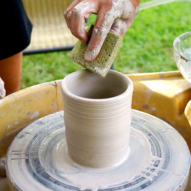 90 Min Pottery Wheel Throw Class