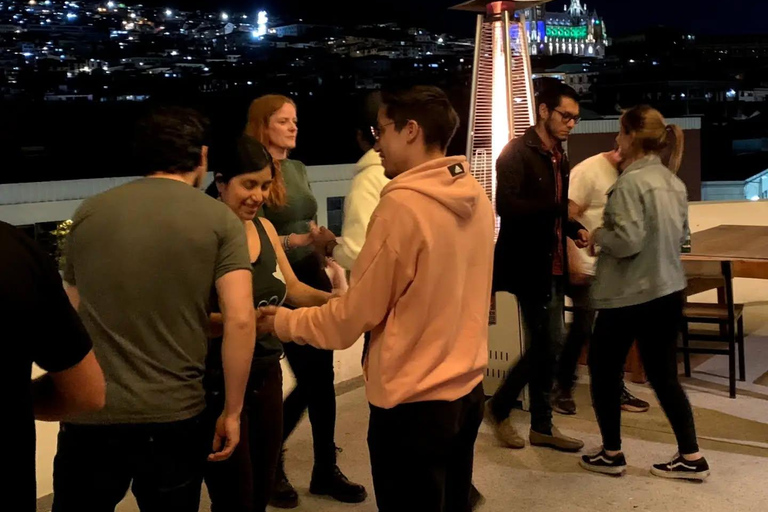 Quito: Rooftop Bar Crawl with Drinks and Club Entry