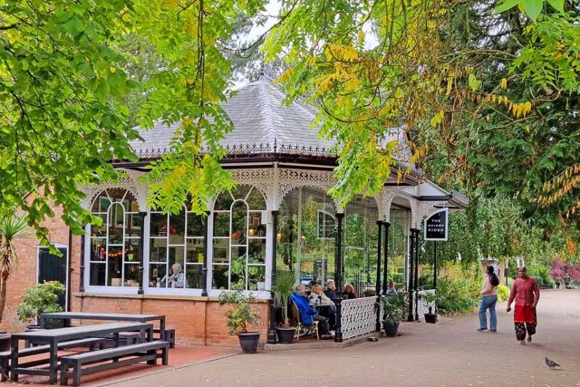 Visit Leamington Quirky self-guided smartphone heritage walks in Leamington Spa, England