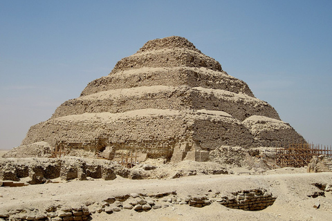 Pyramides, Sakkara et Memphis - Visite privée avec déjeunerVisite privée avec guide, transfert et déjeuner, à l&#039;exclusion des droits d&#039;entrée.