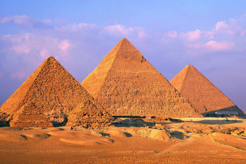 Pyramides, Sakkara et Memphis - Visite privée avec déjeunerVisite privée avec guide, transfert et déjeuner, à l&#039;exclusion des droits d&#039;entrée.