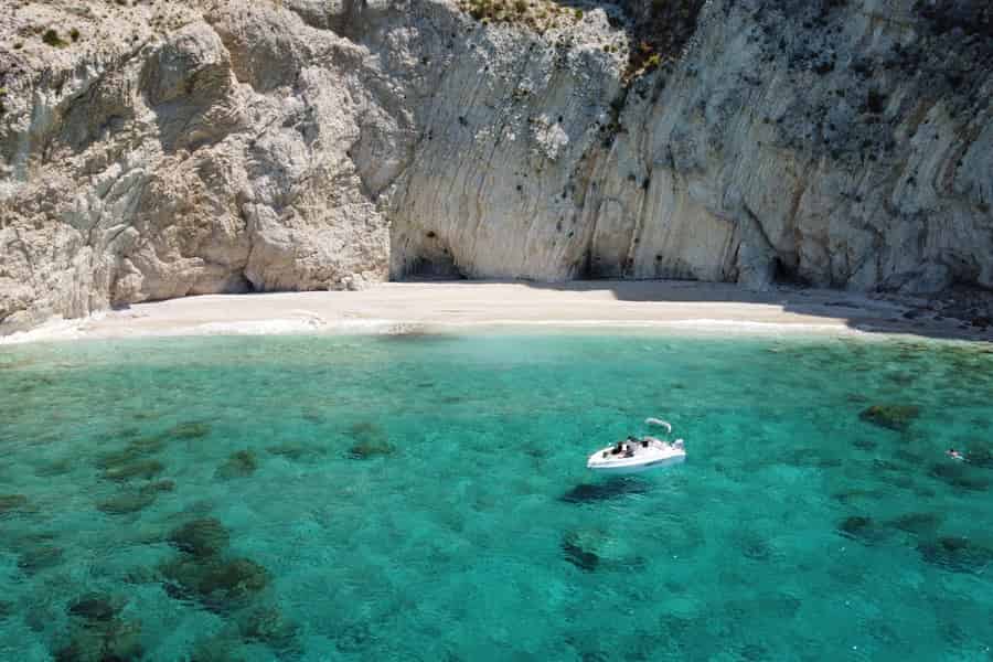 Safari mit dem Schnellboot auf der Insel Korfu. Foto: GetYourGuide