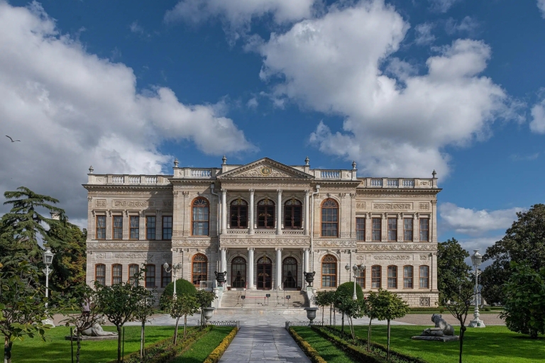 Stambuł: wycieczka z przewodnikiem po pałacu Dolmabahce i biletami wstępuWycieczka grupowa w języku angielskim