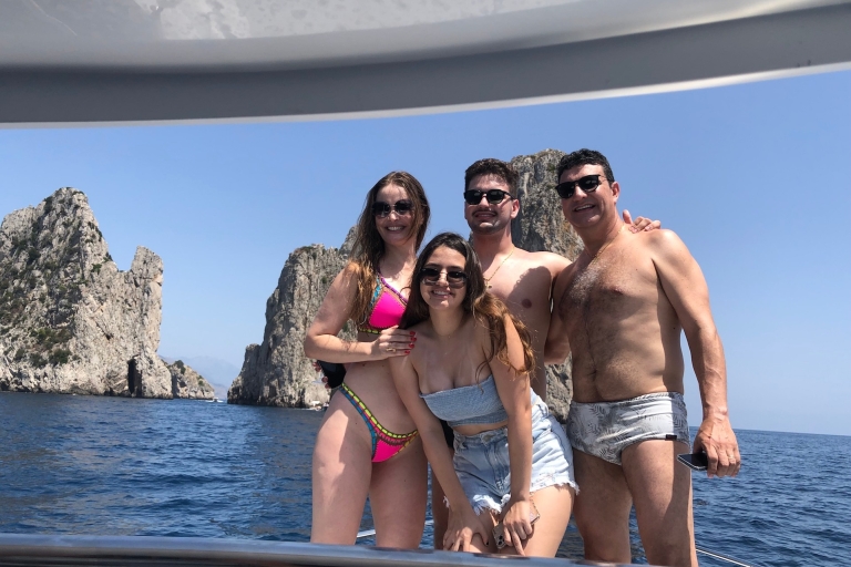 Excursión Privada en Barco por Capri o la Costa AmalfitanaExcursión Privada en Barco por Capri o Amalfi